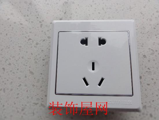 可来博和公牛插座哪个更好 可来博和公牛插座哪个更好